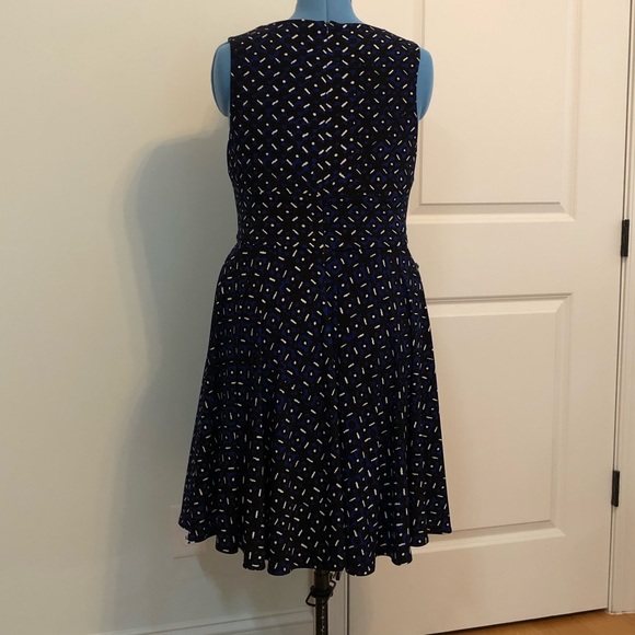 Black/blue/white geometric pattern dress - Picture 3 of 4
